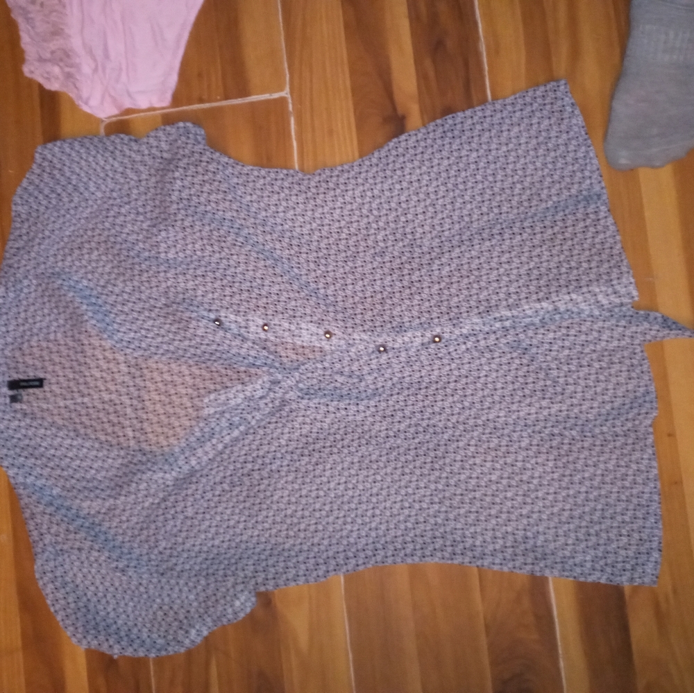 Assorted shirts - Picture 3 of 11